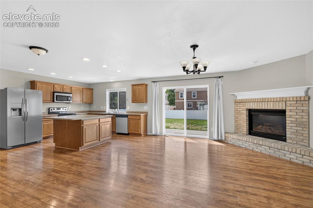 Image 14 of 43: Kitchen