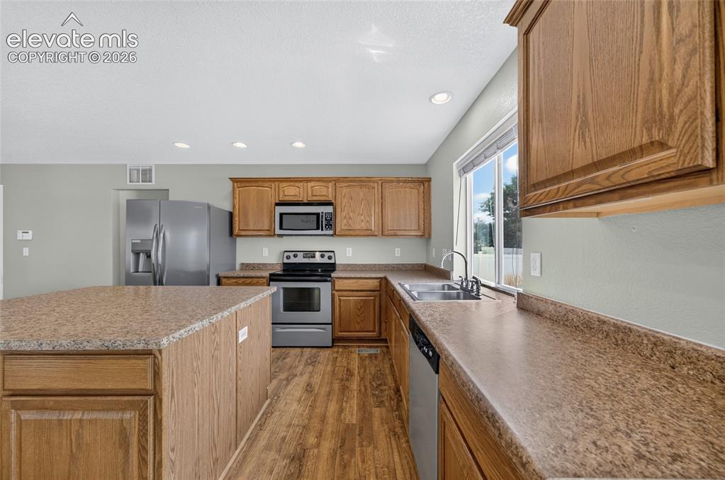 Image 17 of 43: Kitchen