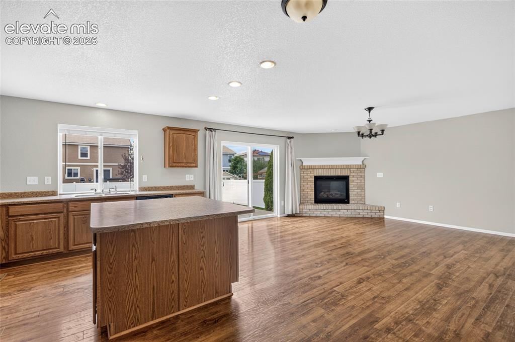 Image 18 of 43: Kitchen