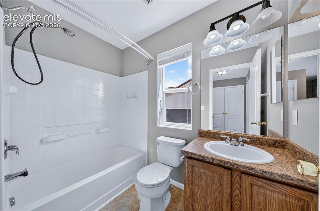 Image 29 of 43: Bathroom