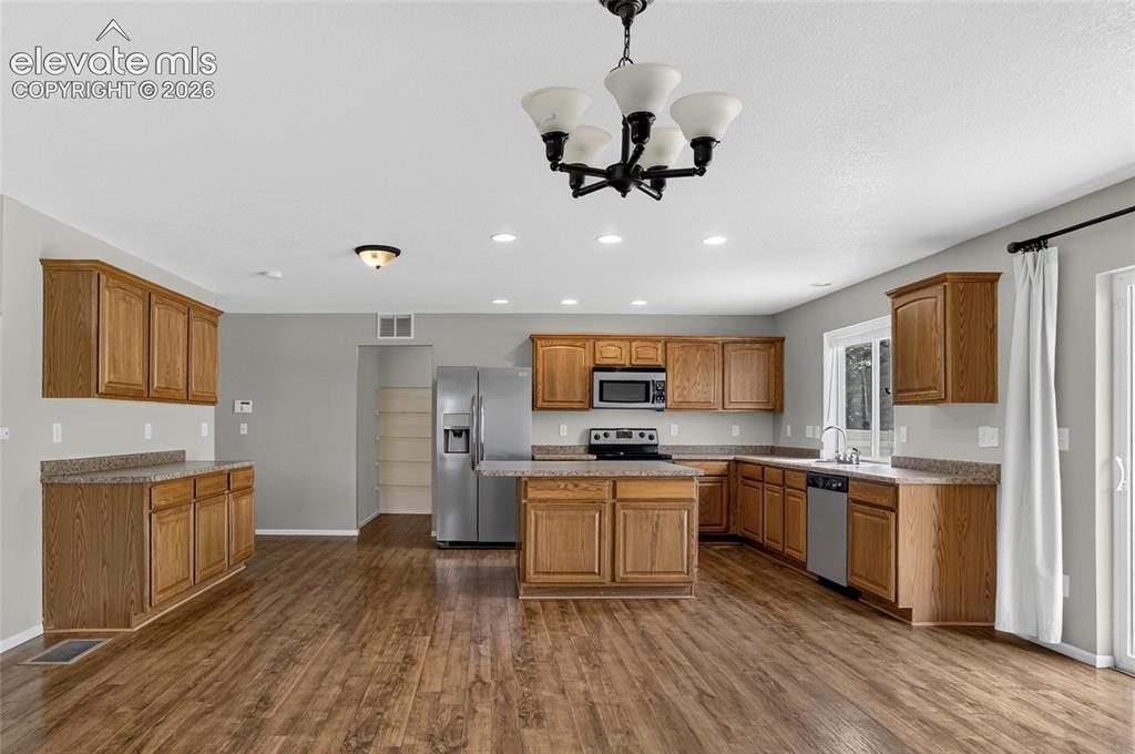 Image 7 of 43: Kitchen