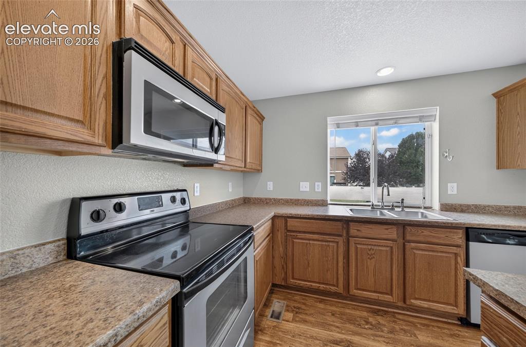 Image 8 of 43: Kitchen