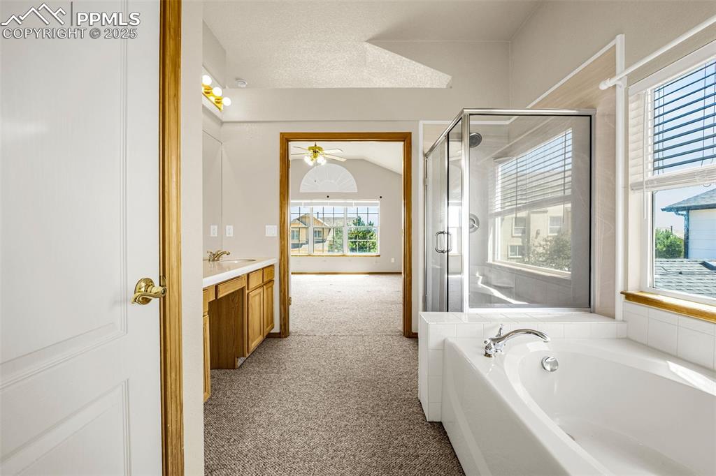 Image 13 of 42: Bathroom