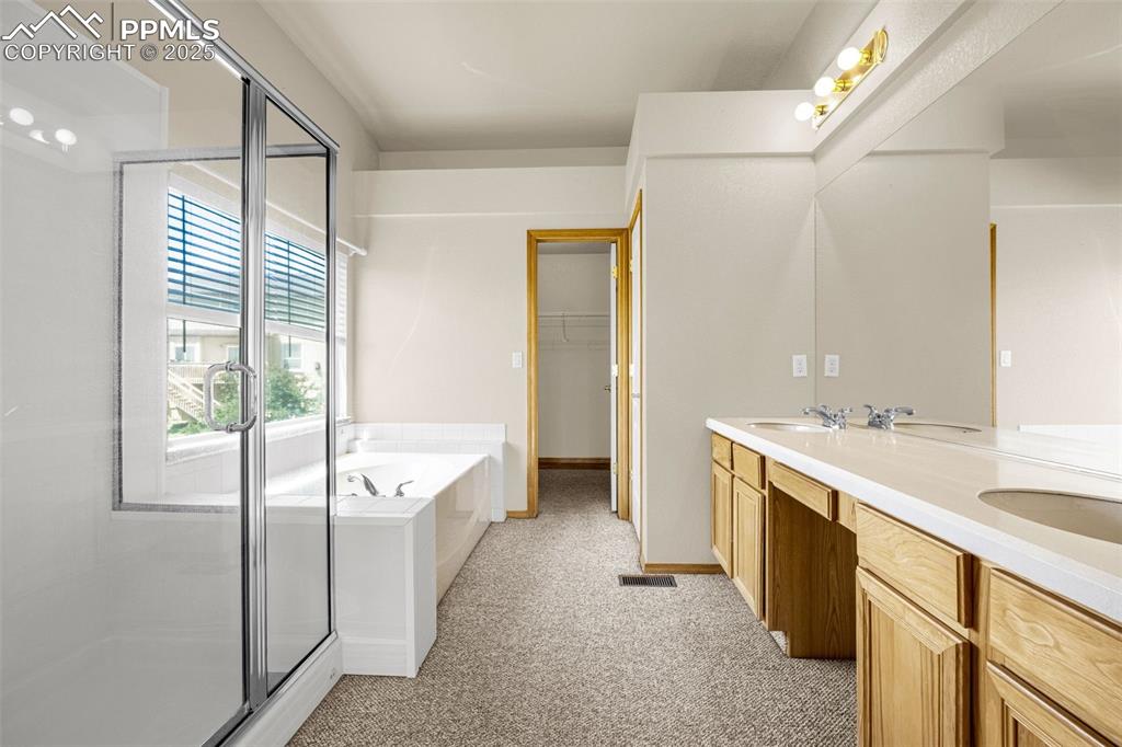 Image 36 of 42: Bathroom