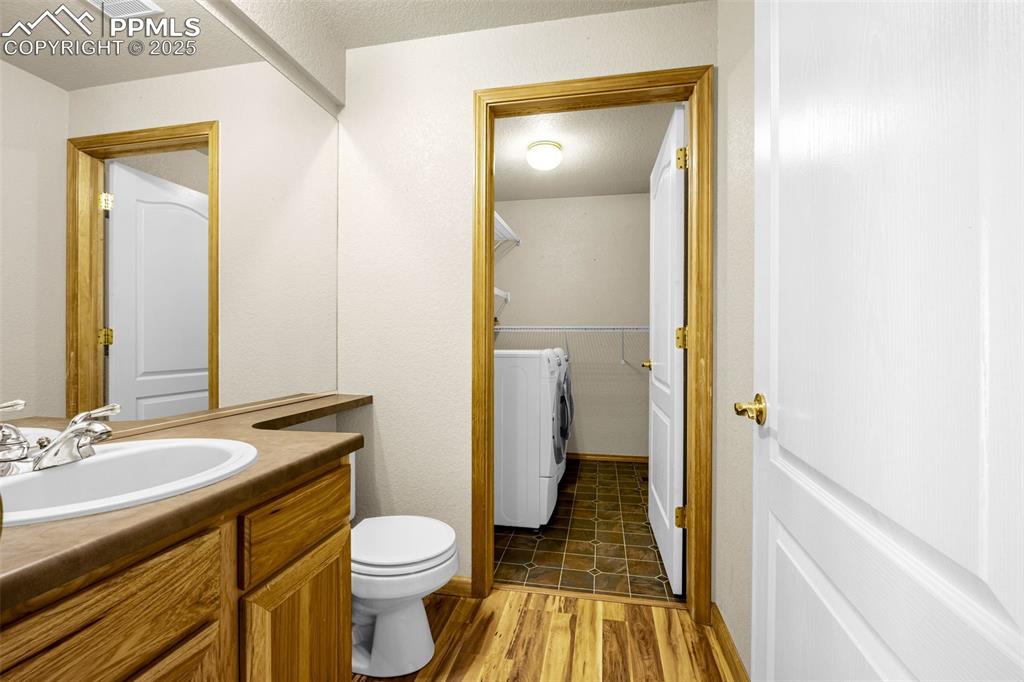 Image 9 of 42: Bathroom