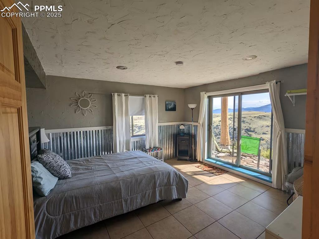 Image 13 of 50: Bedroom