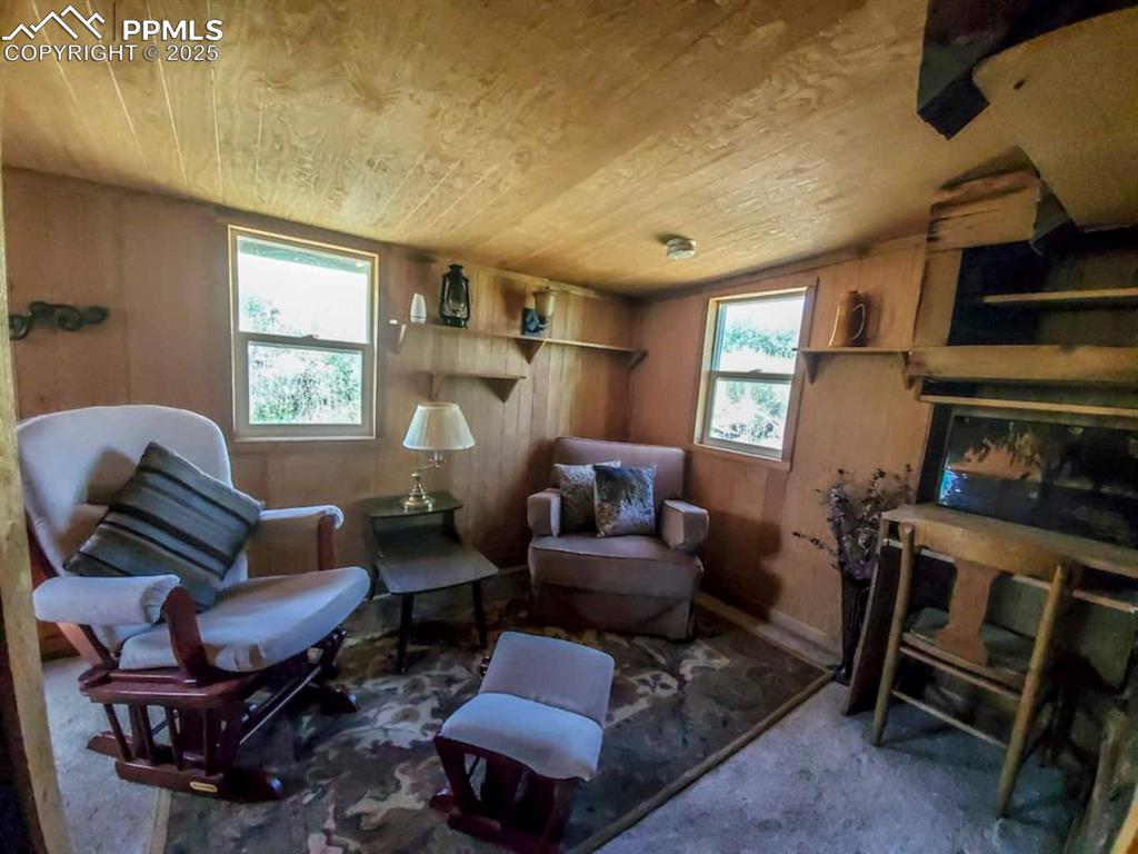 Image 23 of 50: Sitting Room