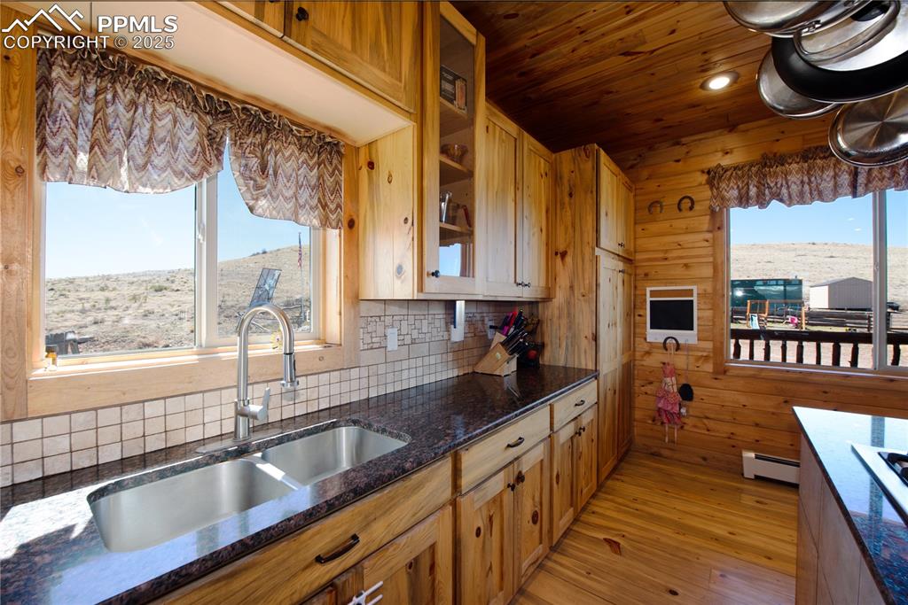 Image 36 of 50: Kitchen