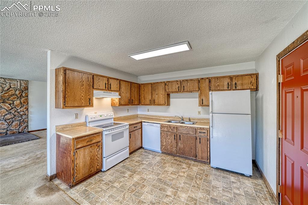 Image 14 of 46: Main house kitchen