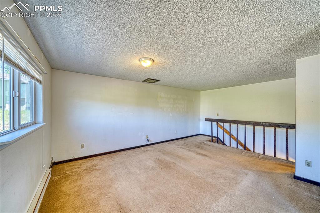 Image 29 of 46: Duplex living room