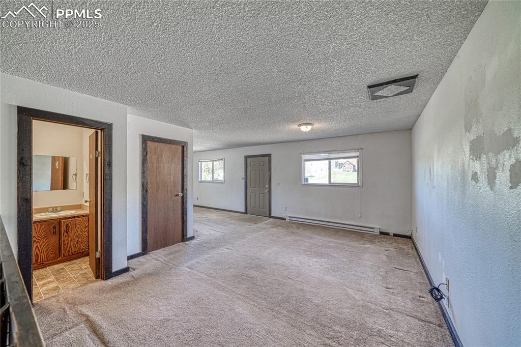 Image 31 of 46: Duplex living room