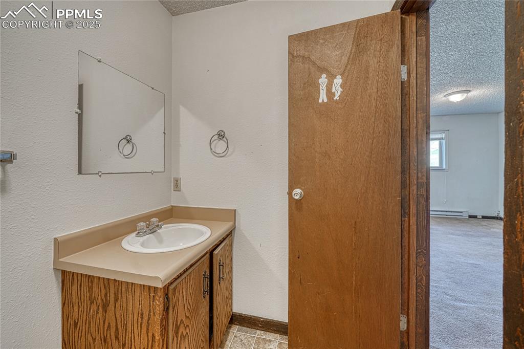 Image 34 of 46: Duplex 1/2 bath 
