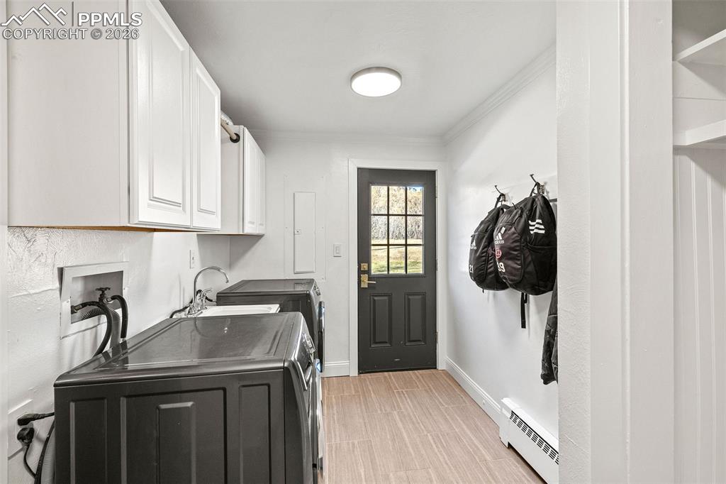 Image 12 of 33: Laundry