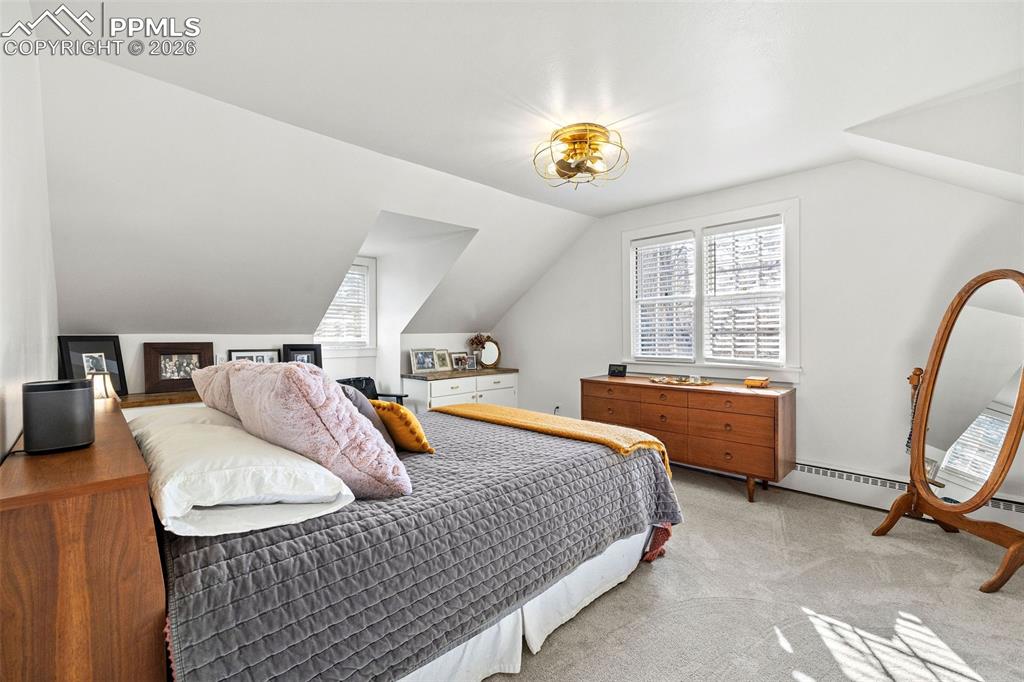 Image 16 of 33: Bedroom