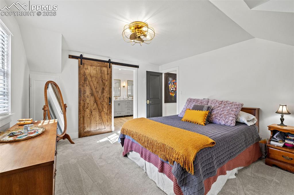 Image 17 of 33: Bedroom