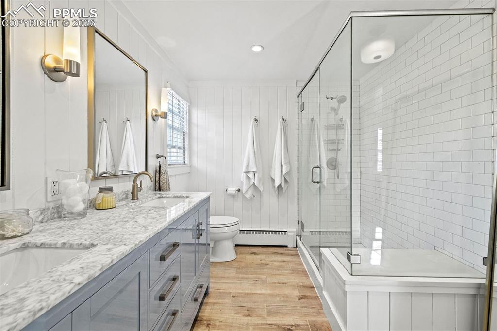 Image 19 of 33: Bathroom