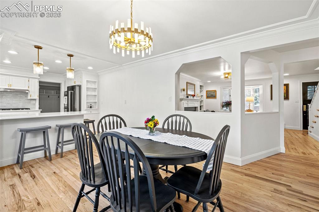 Image 8 of 33: Dining Area