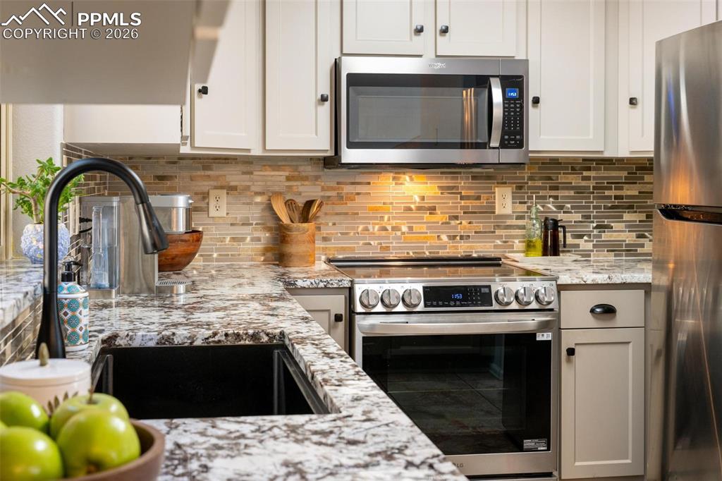 Image 9 of 43: Kitchen