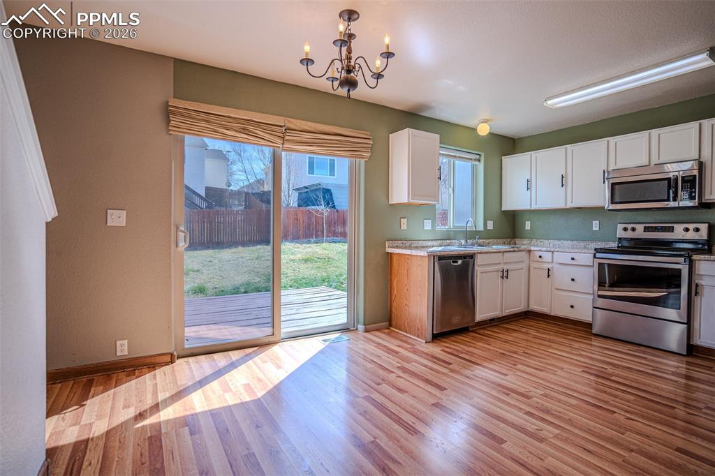 Image 11 of 27: Kitchen