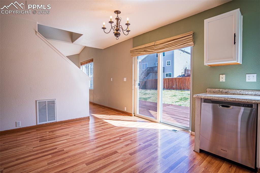 Image 12 of 27: Dining Area