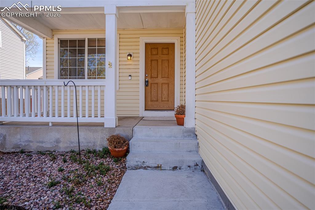 Image 4 of 27: Entry