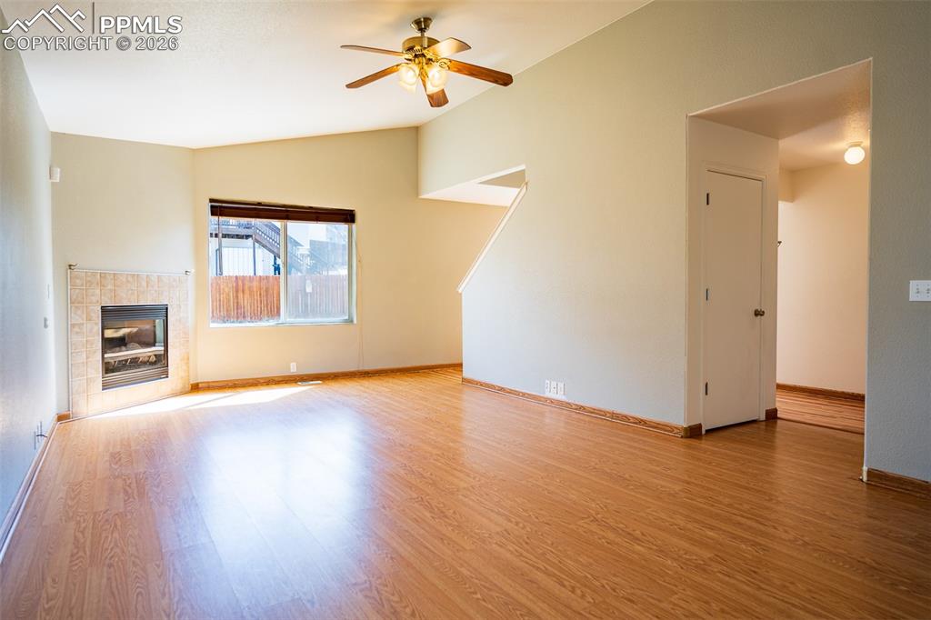 Image 7 of 27: Living Room