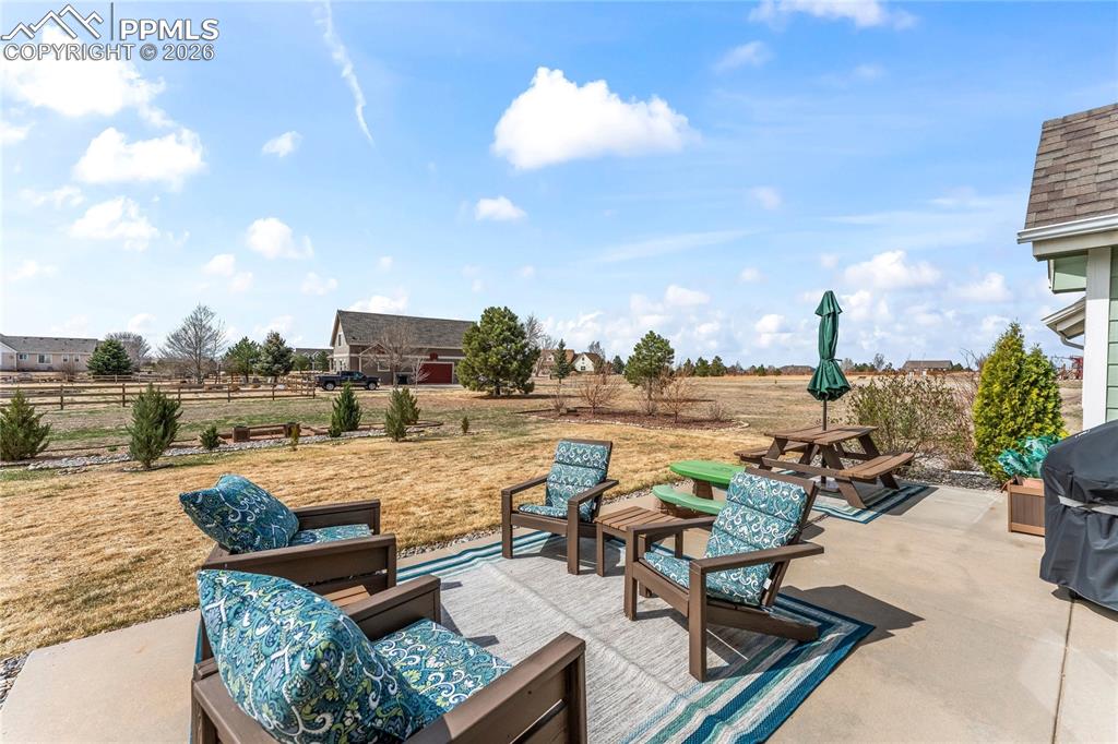 Image 30 of 47: Patio