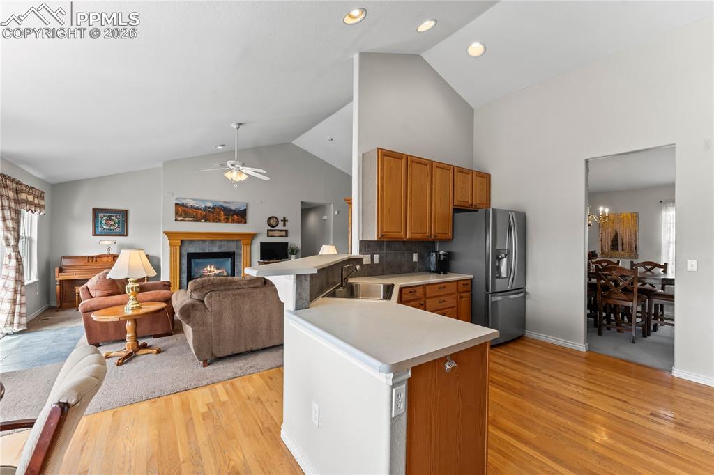 Image 5 of 47: Kitchen