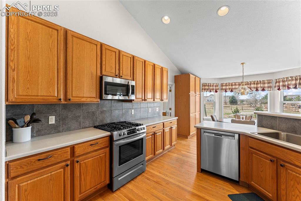 Image 8 of 47: Kitchen