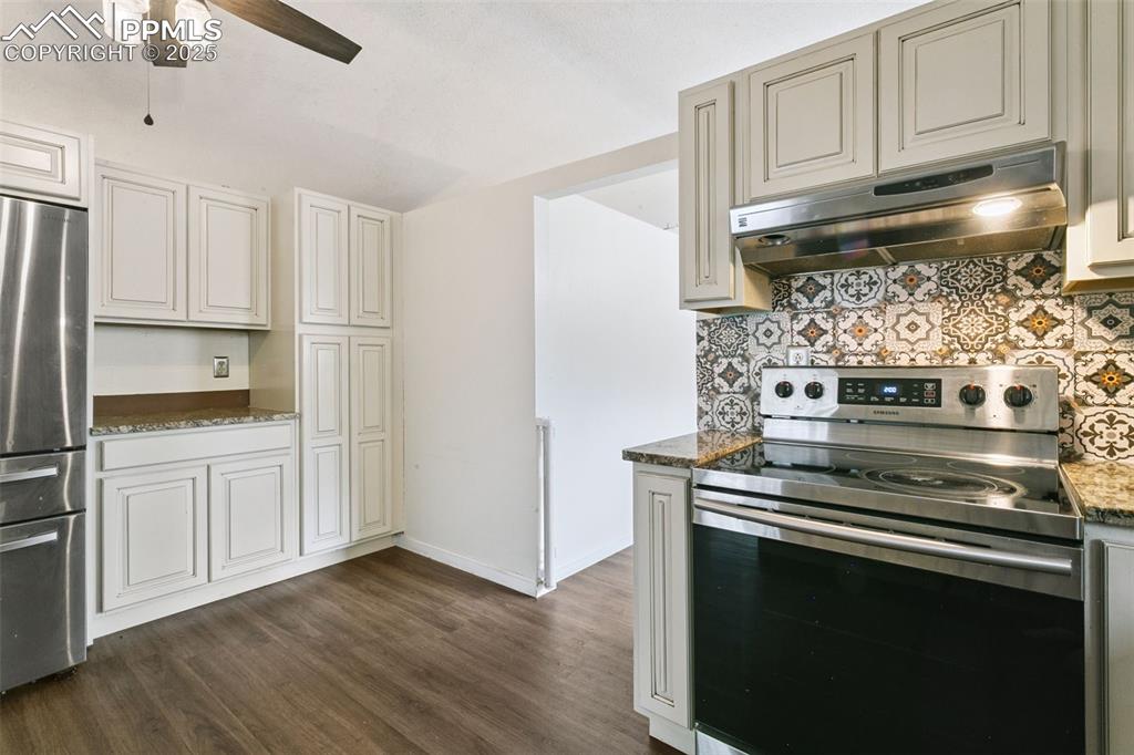 Image 10 of 43: All stainless steel appliances are included.