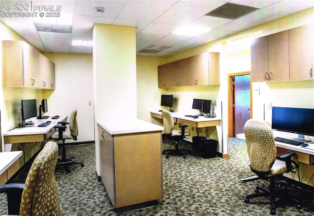 Image 6 of 7: Office