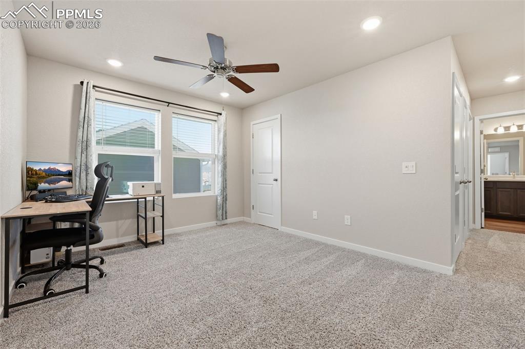 Image 17 of 38: Office