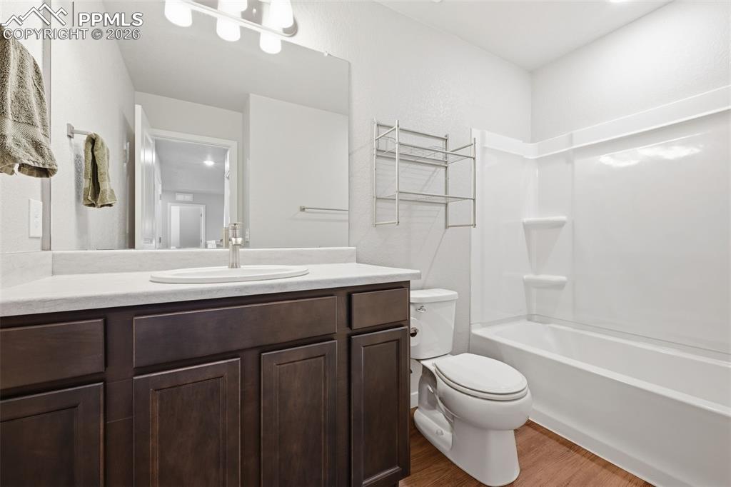 Image 20 of 38: Bathroom