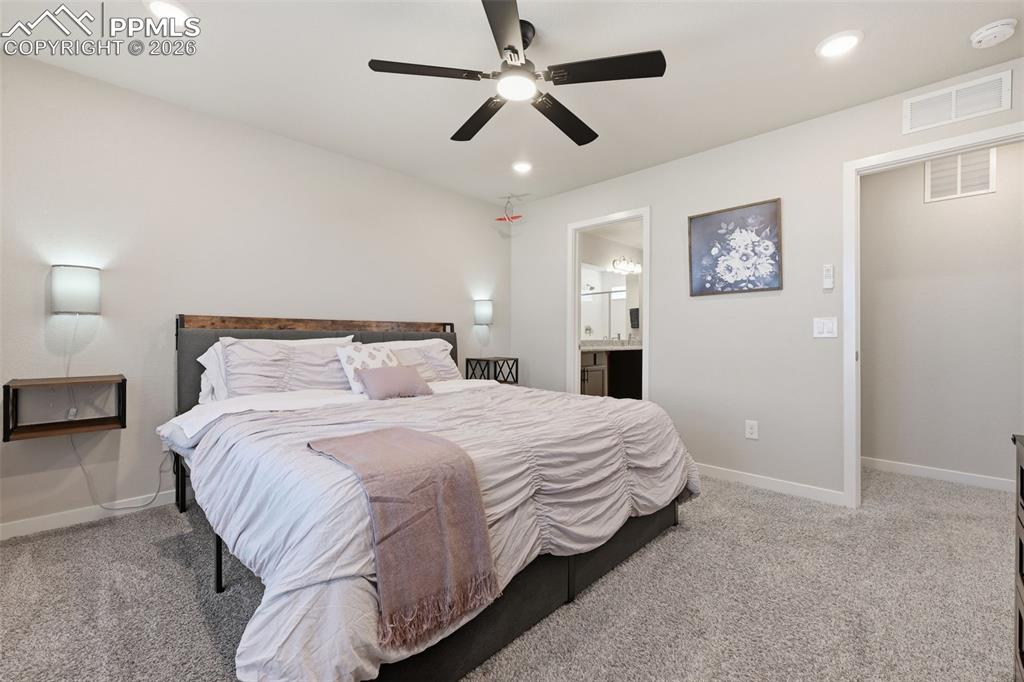 Image 25 of 38: Bedroom