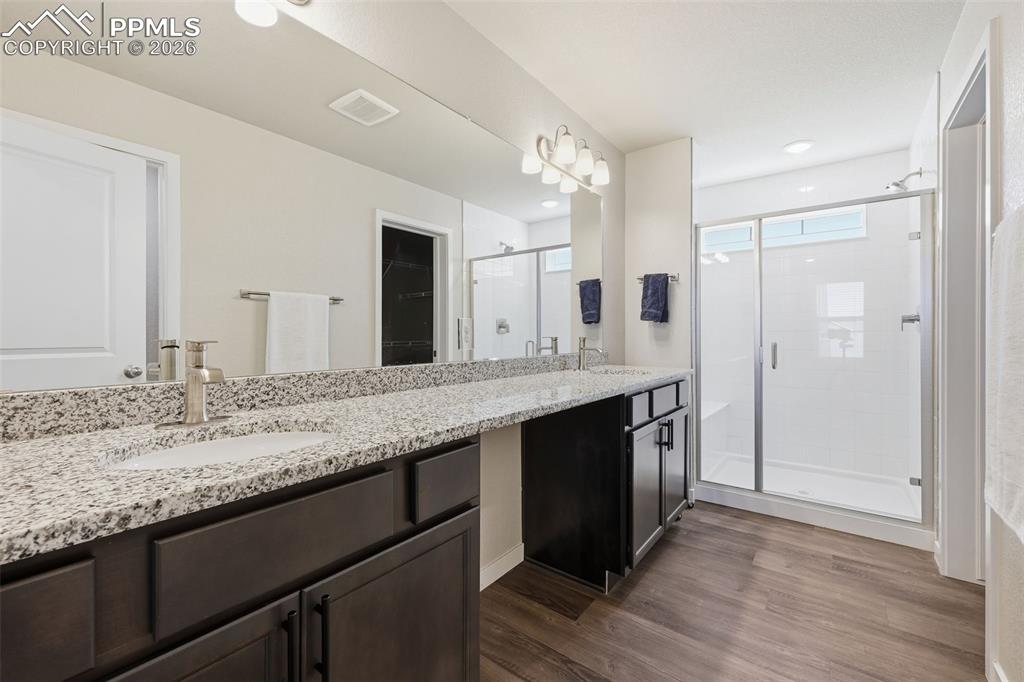 Image 26 of 38: Bathroom