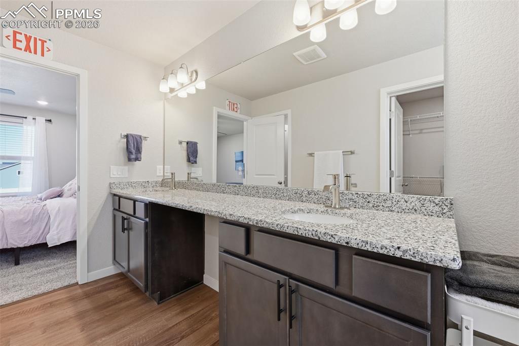 Image 28 of 38: Bathroom