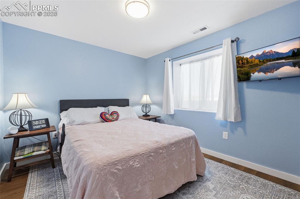 Image 32 of 38: Bedroom