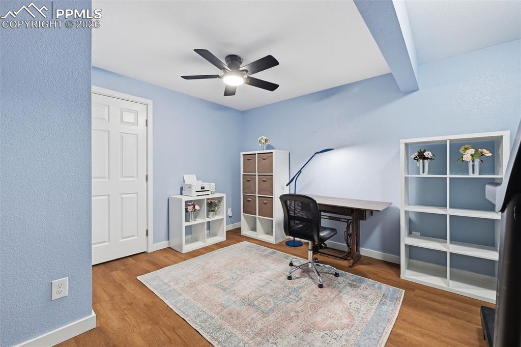 Image 34 of 38: Office