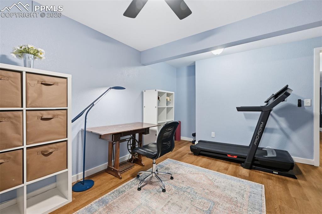 Image 35 of 38: Office