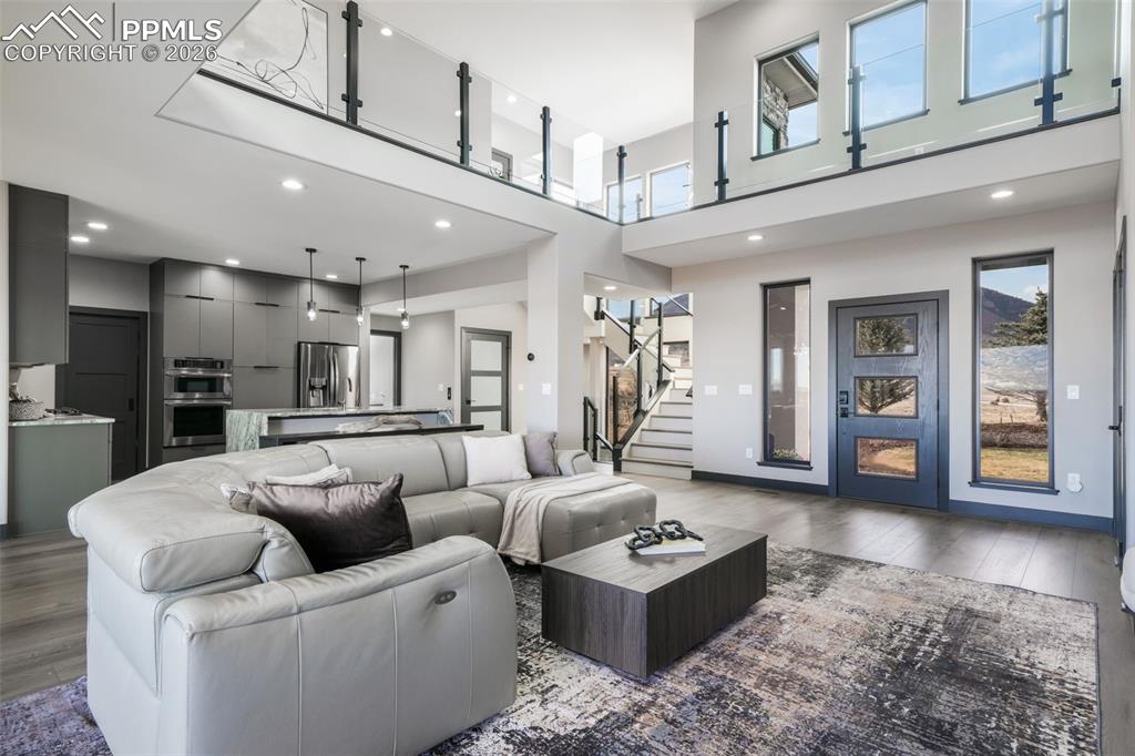 Image 10 of 49: Back of Structure