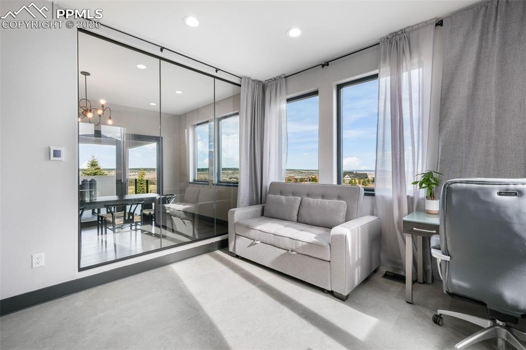 Image 17 of 49: Kitchen