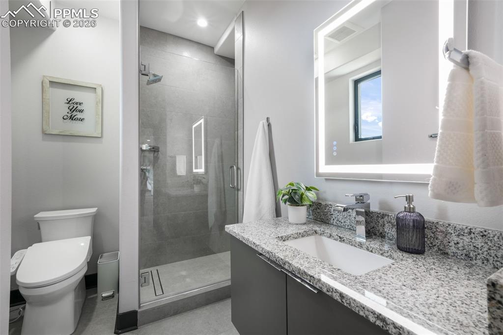 Image 19 of 49: Dining Area