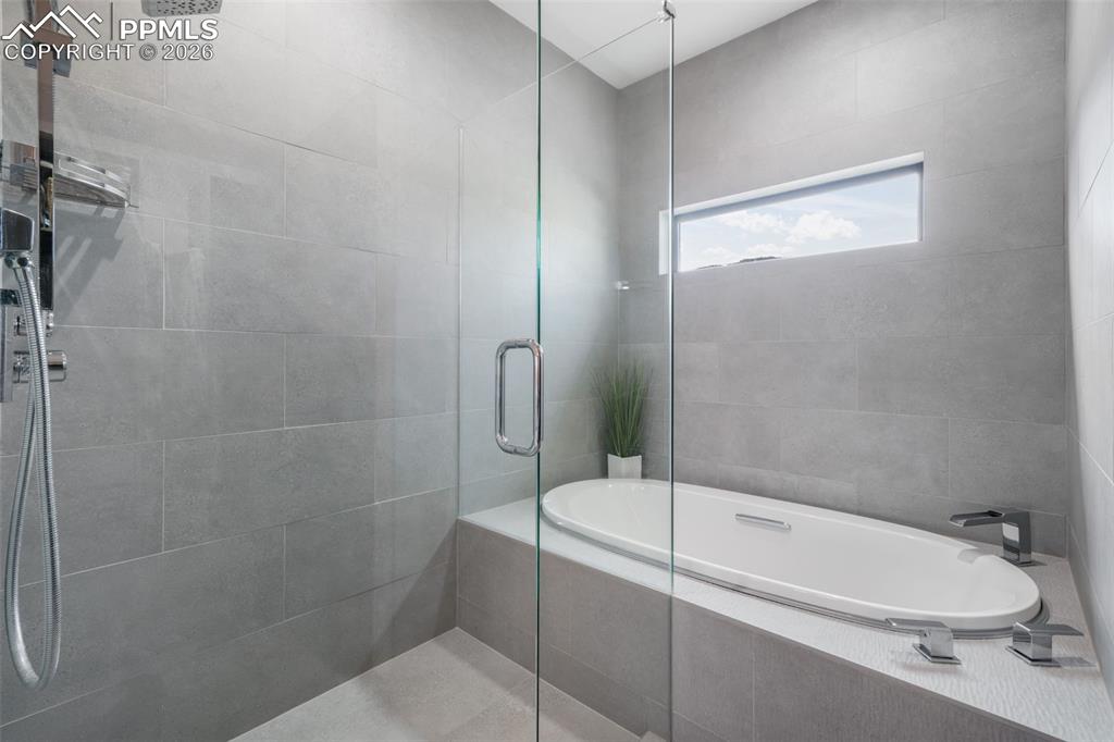 Image 30 of 49: Bedroom