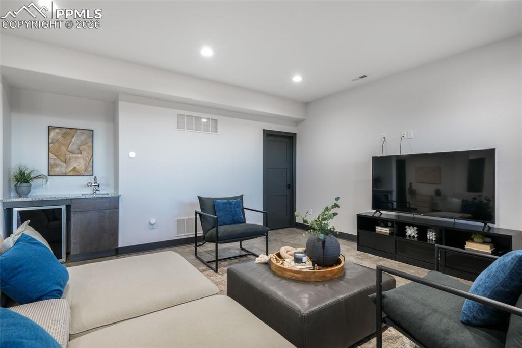 Image 37 of 49: Bathroom