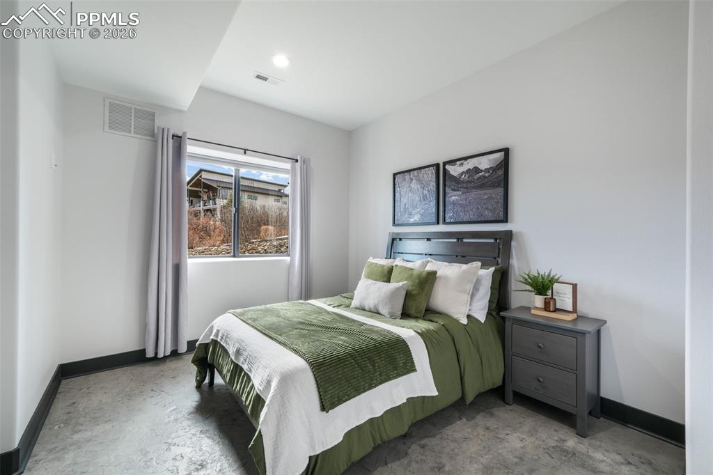 Image 44 of 49: Dining Area