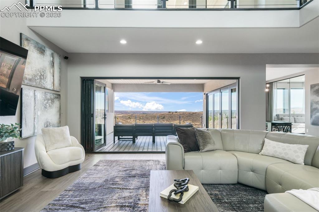 Image 7 of 49: Floor Plan