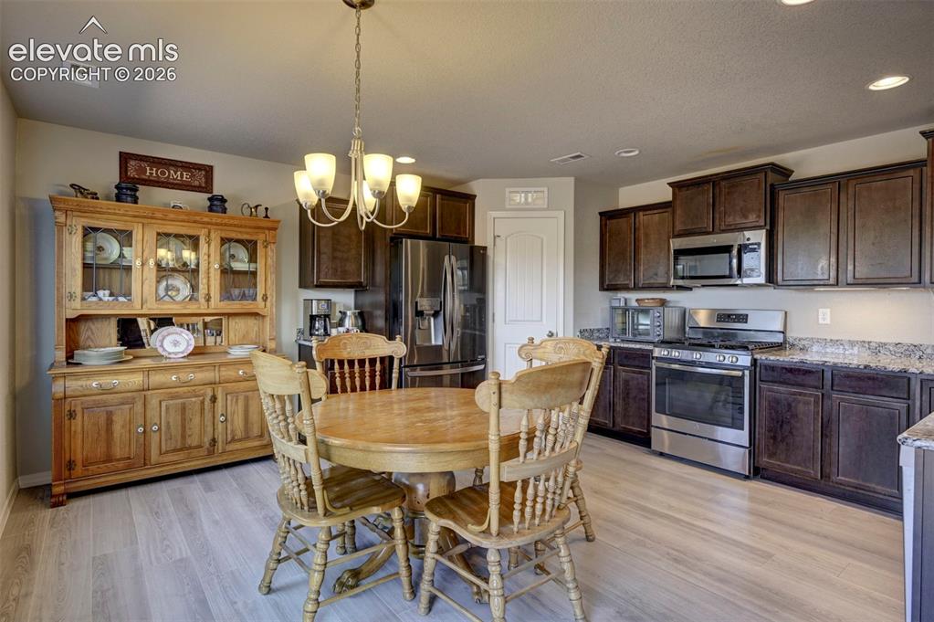 Image 11 of 37: Dining Area