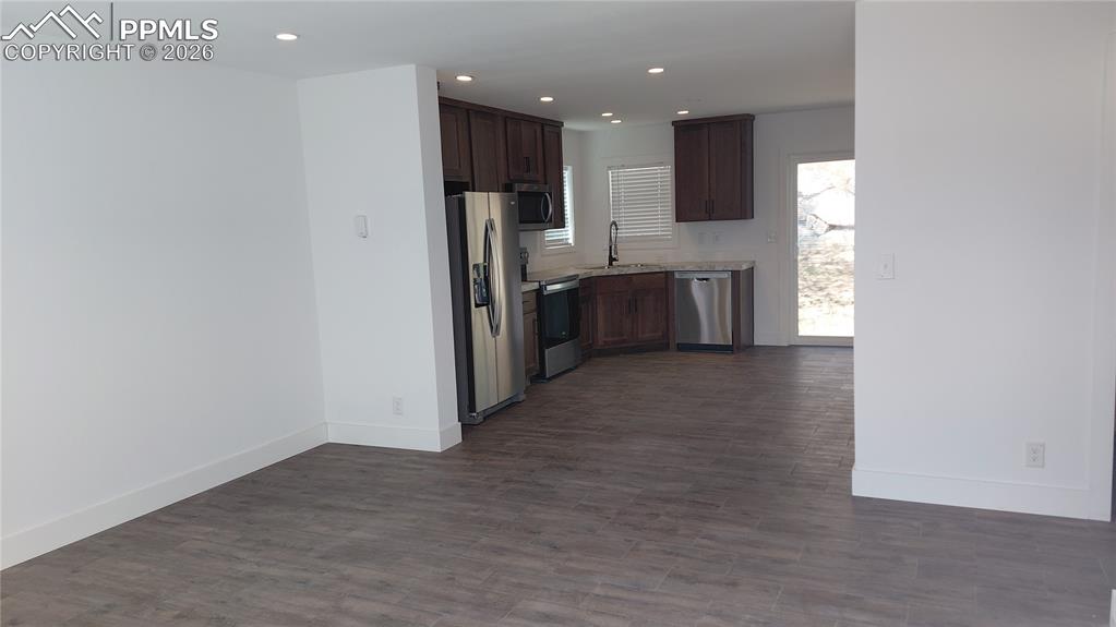 Image 21 of 23: Living Room