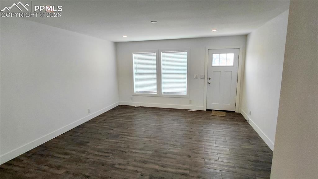 Image 22 of 23: Living Room