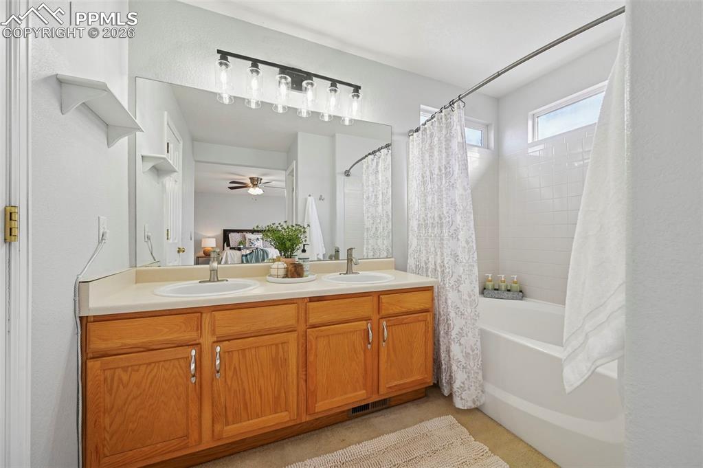 Image 25 of 49: Dual vanity, garden tub/shower, private toilet and walk-in closet